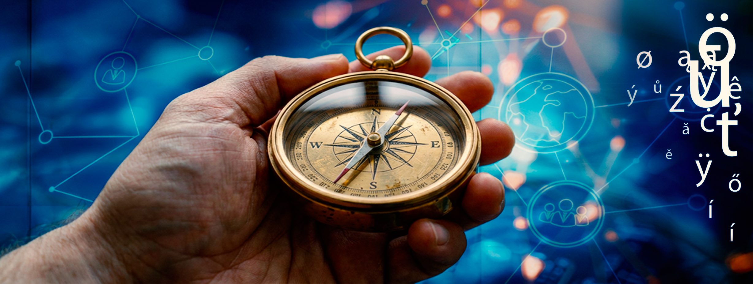 Une main qui tient une boussole