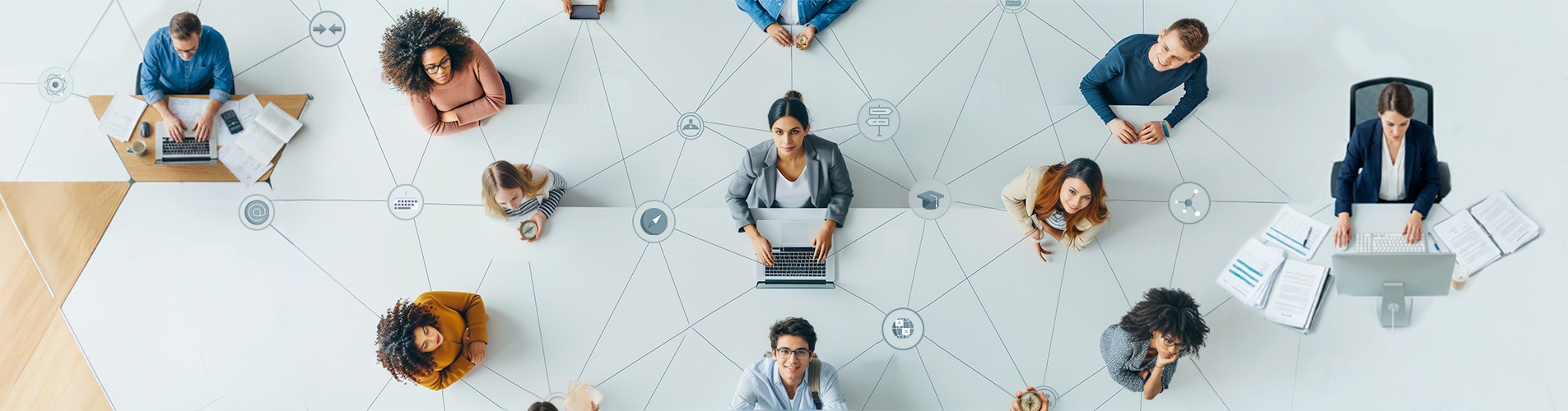 plusieurs personnes liée entre eux